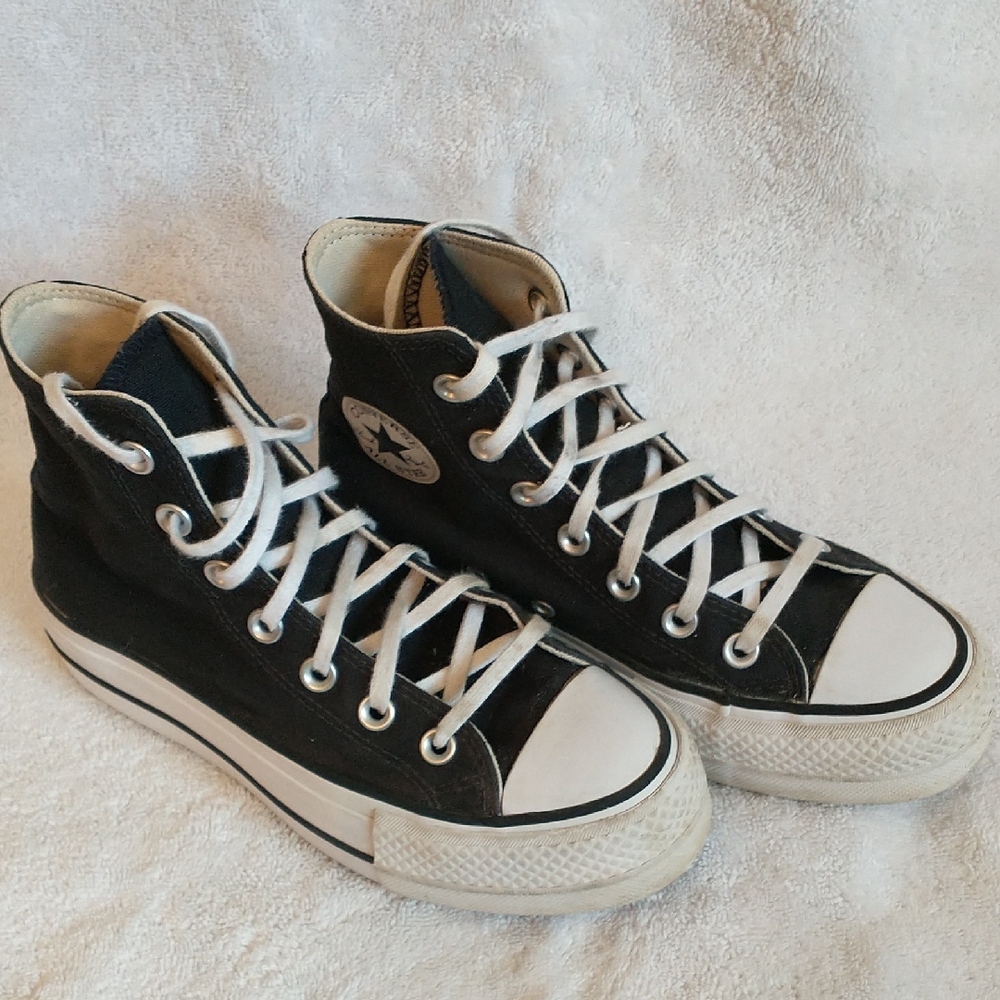 Converse Chuck Taylor All Stars Platform High Tops, Black‎ And White, Size 5